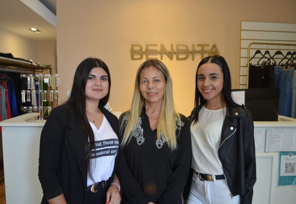 GonzaloBecerraD's tweet photo. #EmpleoJoven más jóvenes se suman a la experiencia laboral, logrando insertarse en el campo laboral y concretar aprendizajes. 
📍Hoy bendita 👚👙🧥

Felicitaciones ! Seguimos en la búsqueda de oportunidades para generar + Trabajo + Empleo 
@QuintelaRicardo @amolinalarioja https://t.co/HJ52HpveCs