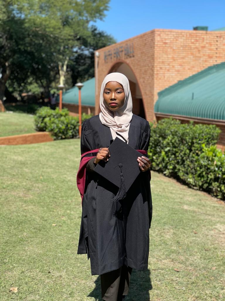 Bua_News's tweet image. Hey TUT Fam! 
Congratulations 🎊🎉👏🏼to Aysha Amogelang Ramatena. She graduated with a National Diploma in Journalism. 

Aysha is also a well known as a Poet and currently works as a Journalist for BUA Student Newspaper.

Well done Ramatena,we wish you all the best for the future
