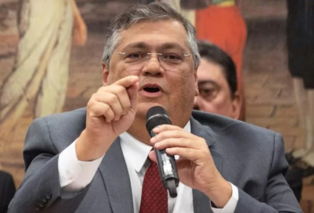 Metropoles's tweet photo. ➡️ Bolsonaristas até treinam, mas dão vexame diante de ministros de Lula.

Deputados da oposição foram orientados a não tentarem "lacrar" com Silvio Almeida, que é "perspicaz, inteligente e bom de oratória".

Leia no @BlogdoNoblat: https://t.co/nZV3mfB9gW https://t.co/NU1THFujyz
