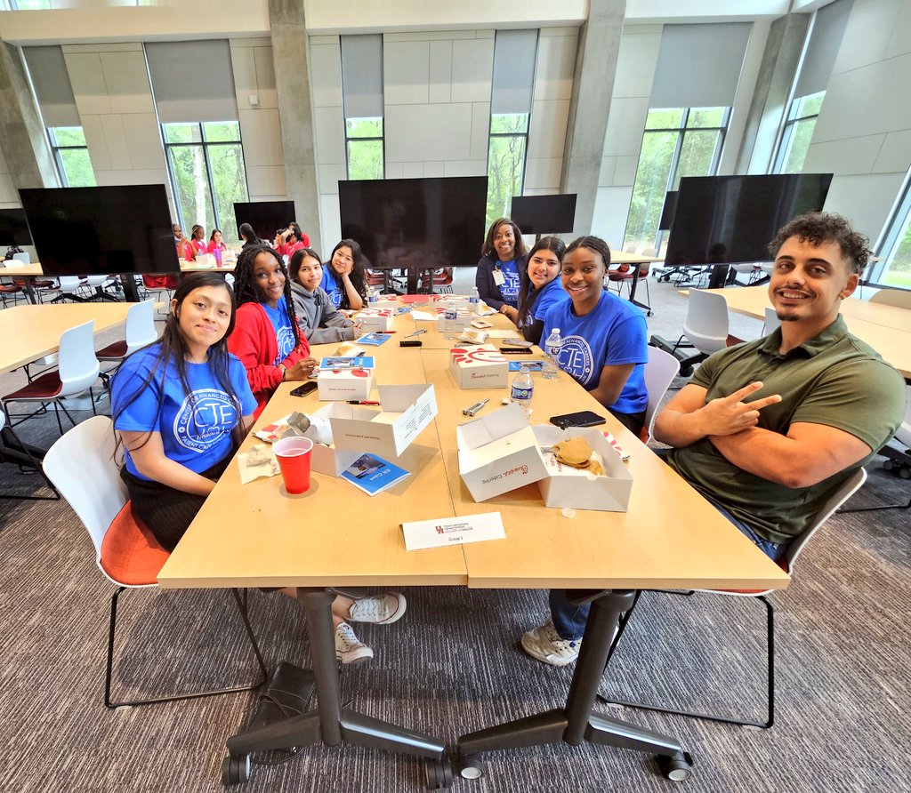 AliefCliniRotat's tweet photo. Last week of a few of my Patient Care Tech students got to accompany @KilloughEagles Health Science pathway students to the U of H College Medicine!  Thank you Mr.Larkins for the invite! @dcronin2a @AliefCTE @UHMedicine https://t.co/mZuxmMLmou