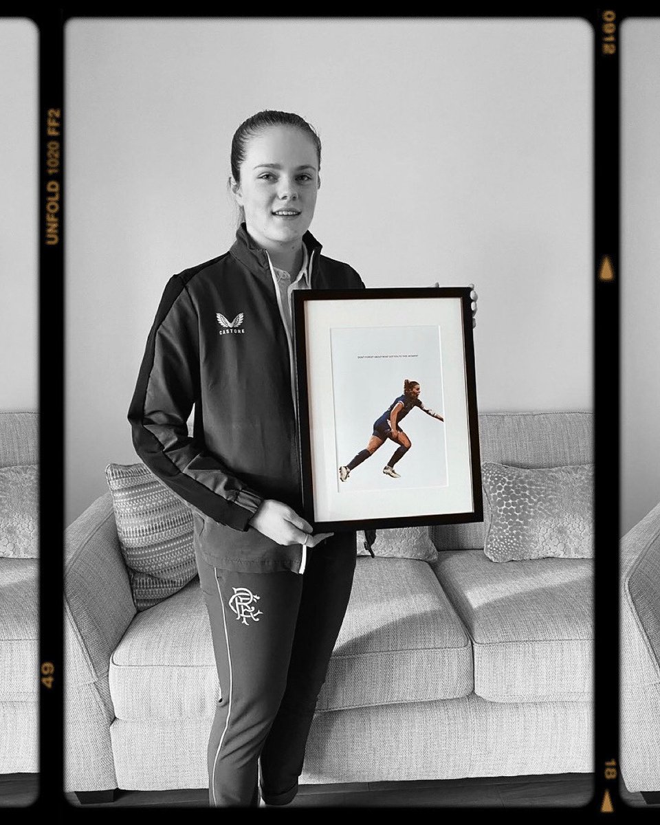 Scotland &amp; Rangers star <a href="/EmmaWat11883951/">Emma Watson</a> with her personalised commission ✨