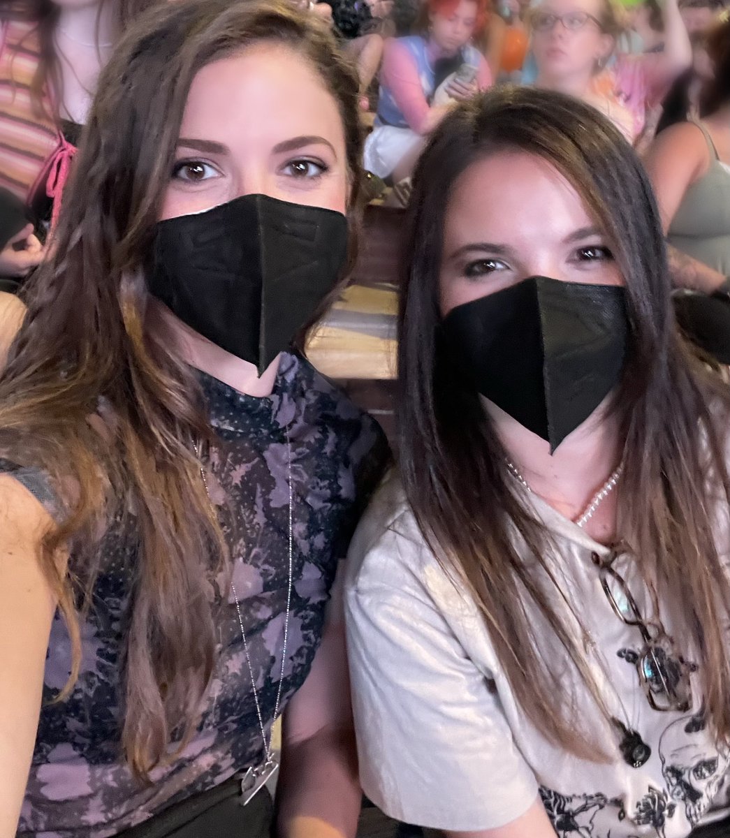 DateabilityApp's tweet image. We’re Jacqueline &amp;amp; Alexa, the founders of Dateability-the only dating app for disabled &amp;amp; chronically ill ppl! Jacqueline is immunocompromised, so we continue to mask to protect ourselves from Covid/other illness &amp;amp; to protect ppl around us as well💙#DisabilityTwitter #Dateability