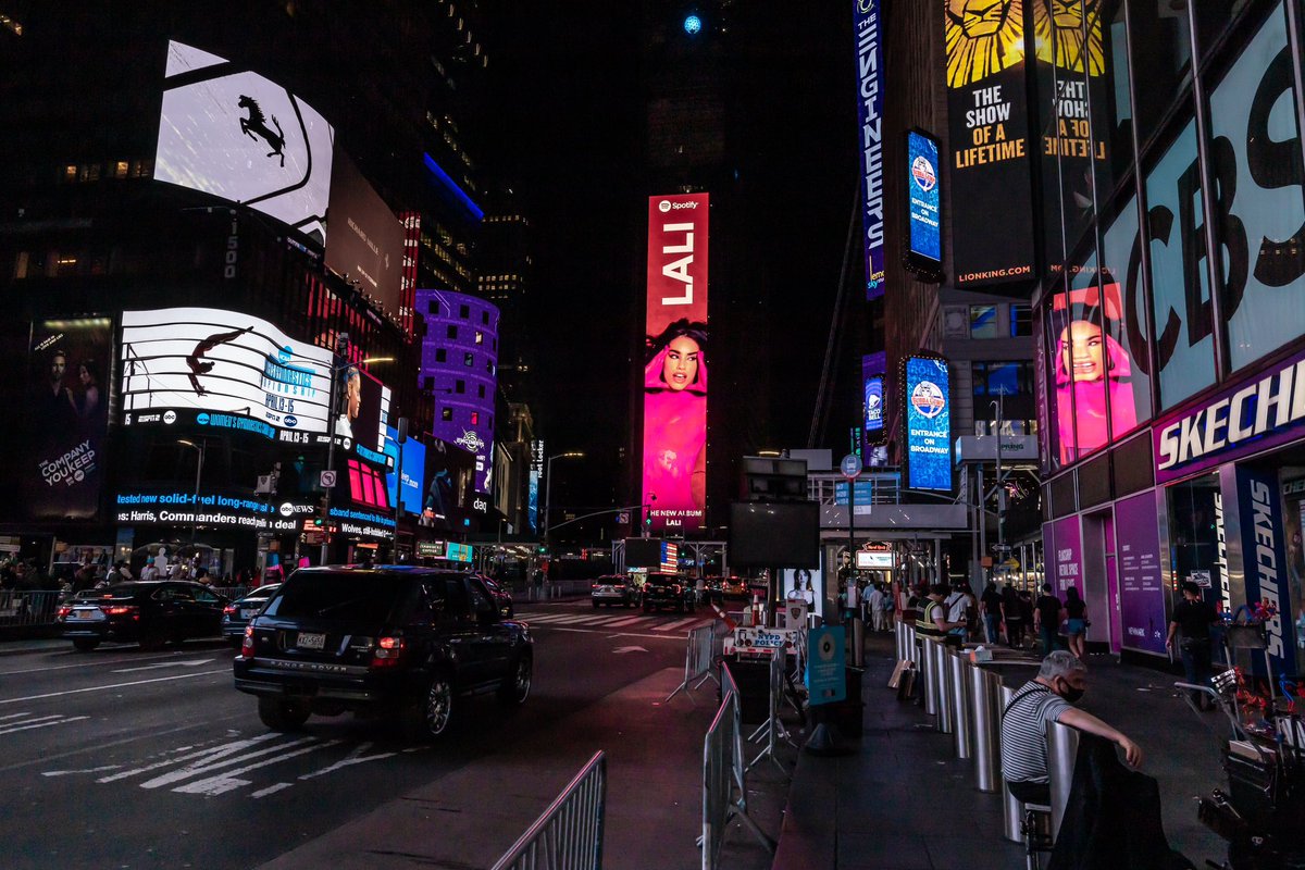 LALI EN TIMES SQUARE 💘🤩