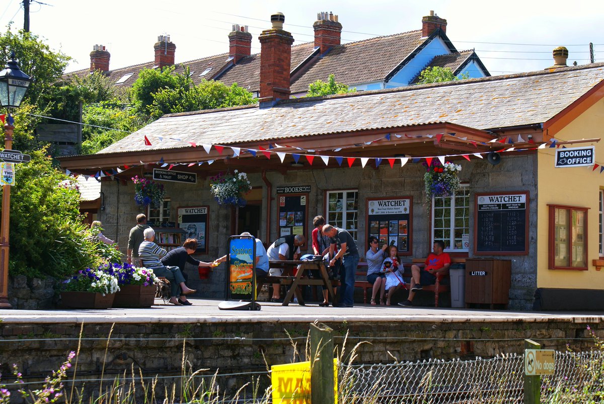 Watchet Station (Opened 1862).
#watchet
#watchetstation
#watchetrailwaystation
#somerset
#somersetcounty
#somersetphotography
#england
#englandphotolovers
#architecturephotography
#architecturelovers
#sonyalpha100
#sonycamera
#westsomersetrailway
#bristolandexeterrailway