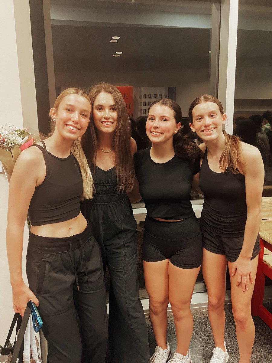 Apex Friendship Dance tweet media