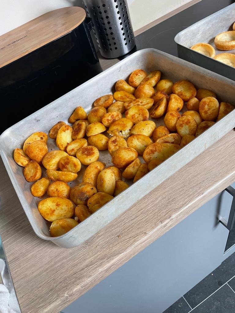 BeginningsI's tweet photo. In brighter news we have now renamed our warmth hub "The Den" 
Gorgeous sausage casserole made by Tracy and the ingredients kindly from.@PLSFoundation cheesecakes made by a staff member using surplus ingredients ✌❤💚 https://t.co/XvTmiypPIL