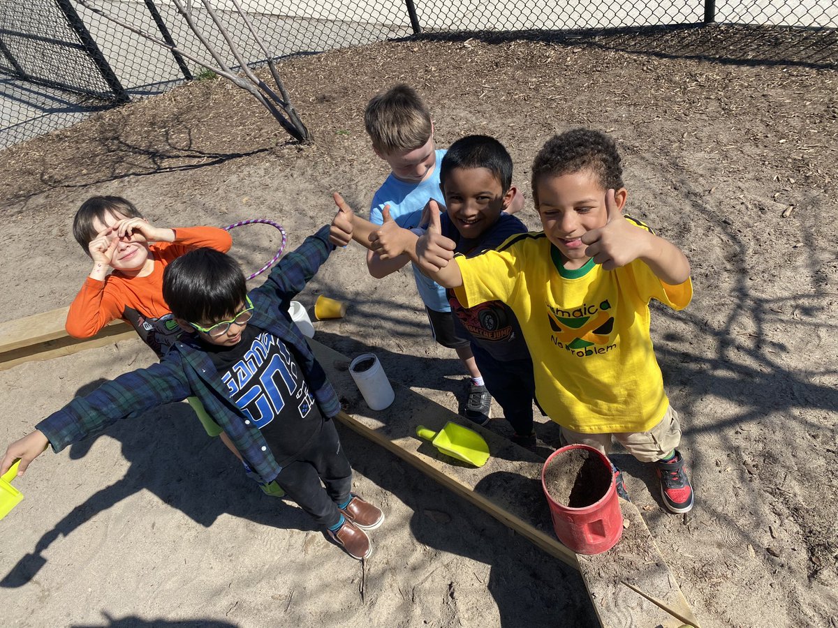 Mrs_Luciani's tweet photo. A beautiful day to bring our learning outside 🌞 @AnthonyBrampton #keepingupwiththekinders https://t.co/cDtcWqYpYp