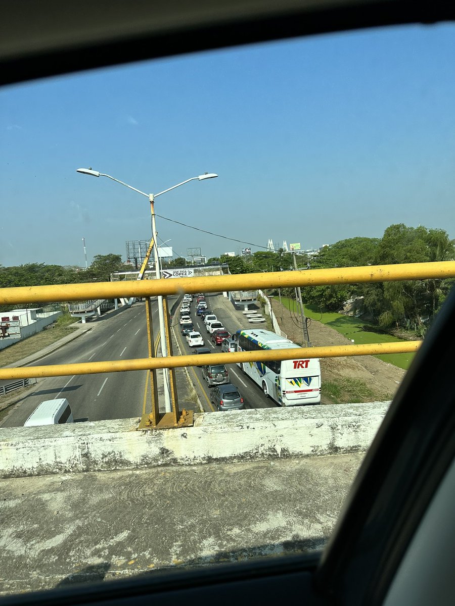 hoc83's tweet photo. @TabascoHOY Y la entrada por Macuspana. Colapsada la ciudad!!! https://t.co/Nu3Ang0uSO