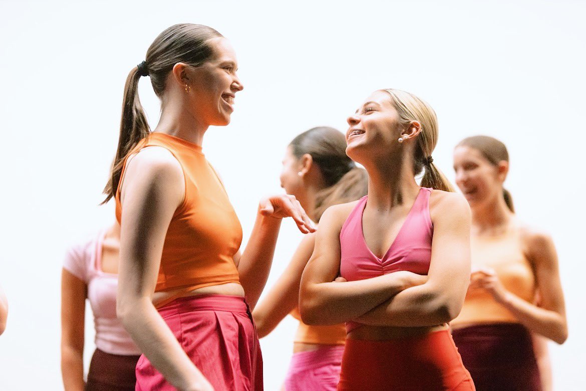 Apex Friendship Dance tweet media