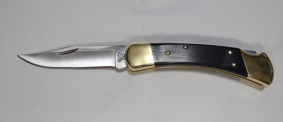 HigonokamiF's tweet photo. BUCK110フォールディングハンターナイフ
思ったよりごつくて大きいですね。
そして重い。
シースからレザーの匂いがします。
アメリカン。
これは所有欲を満たしてくれるタイプのナイフですね。
刻印から、2023年製造のようです。
#Buck #Buck110
#肥後守 #higonokami https://t.co/C6wuhO0ZUV