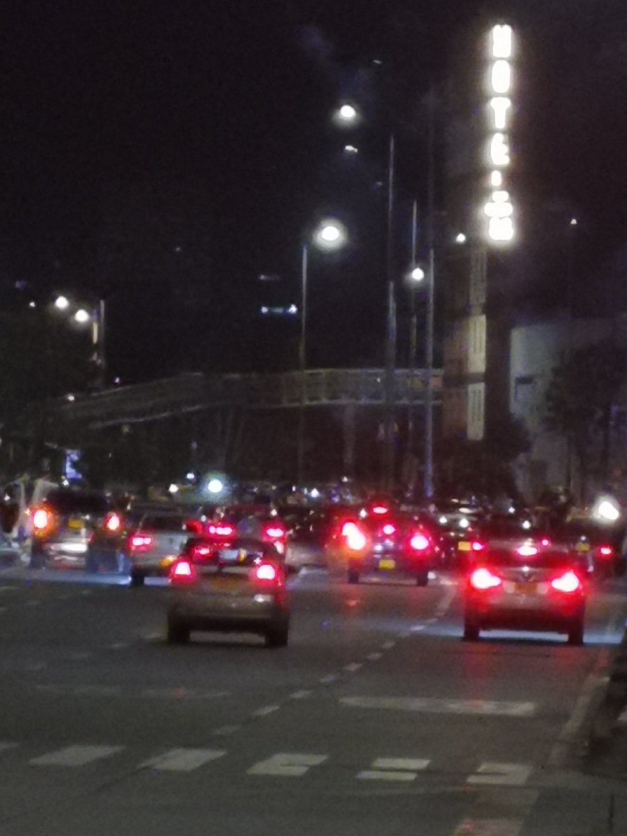 malparquea2_'s tweet photo. Quinta Paredes, Bogotá

Todos los jueves, sin falta, unos 50 a 100 carros se toman y bloquean la Av. 26 a la altura de la Cra. 40.

Juegos pirotécnicos, alcohol, música a alto volumen y piques ilegales 🧵

@PoliciaColombia @TransitoPolicia
@Citytv
@ClaudiaLopez
@teusaquillo13 https://t.co/3ioPfcTFE9
