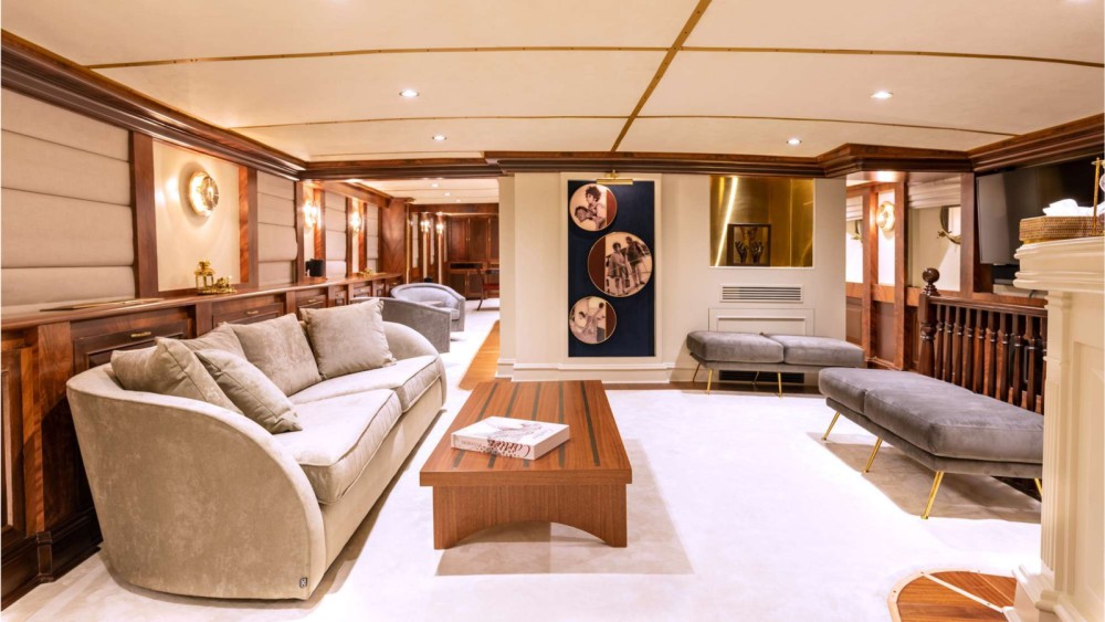 Samboat_com's tweet photo. On the decks of this yacht, Richard Burton wooed the glamorous and beautiful Elizabeth Taylor. If you are looking for a Wow boat with style, look no further! #sailing 🛳️
https://t.co/12DeeGv8Cc https://t.co/Llogh07DmY