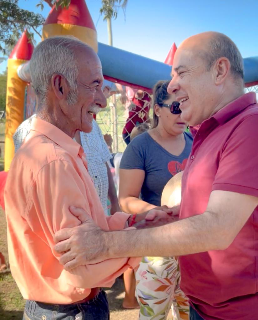 En cada recorrida por la provincia, me encuentro con miles de correntinos y correntinas que tienen muchas ganas de salir adelante. Todavía queda mucho por hacer. Hay futuro y lo vamos a construir juntos.

#UnFuturoMejor