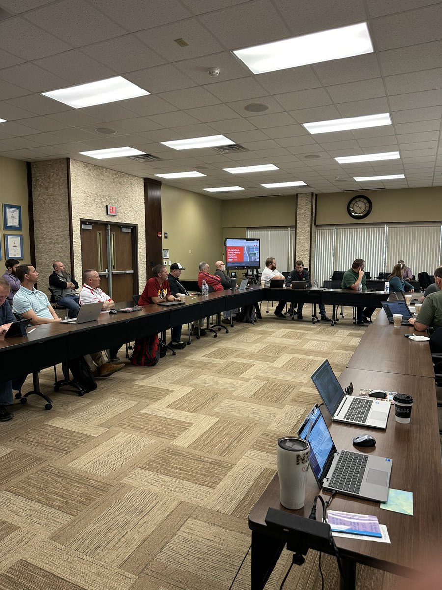 vb4mb's tweet photo. @GOCSDMO Tech Director Meetup is in full swing! We are demoing front of the room tech today with our vendors! Thanks to @GetClearTouch @ViewSonic &amp; @SMART_Tech #interactive #touchdevices #innovation https://t.co/vN1JlSSypN