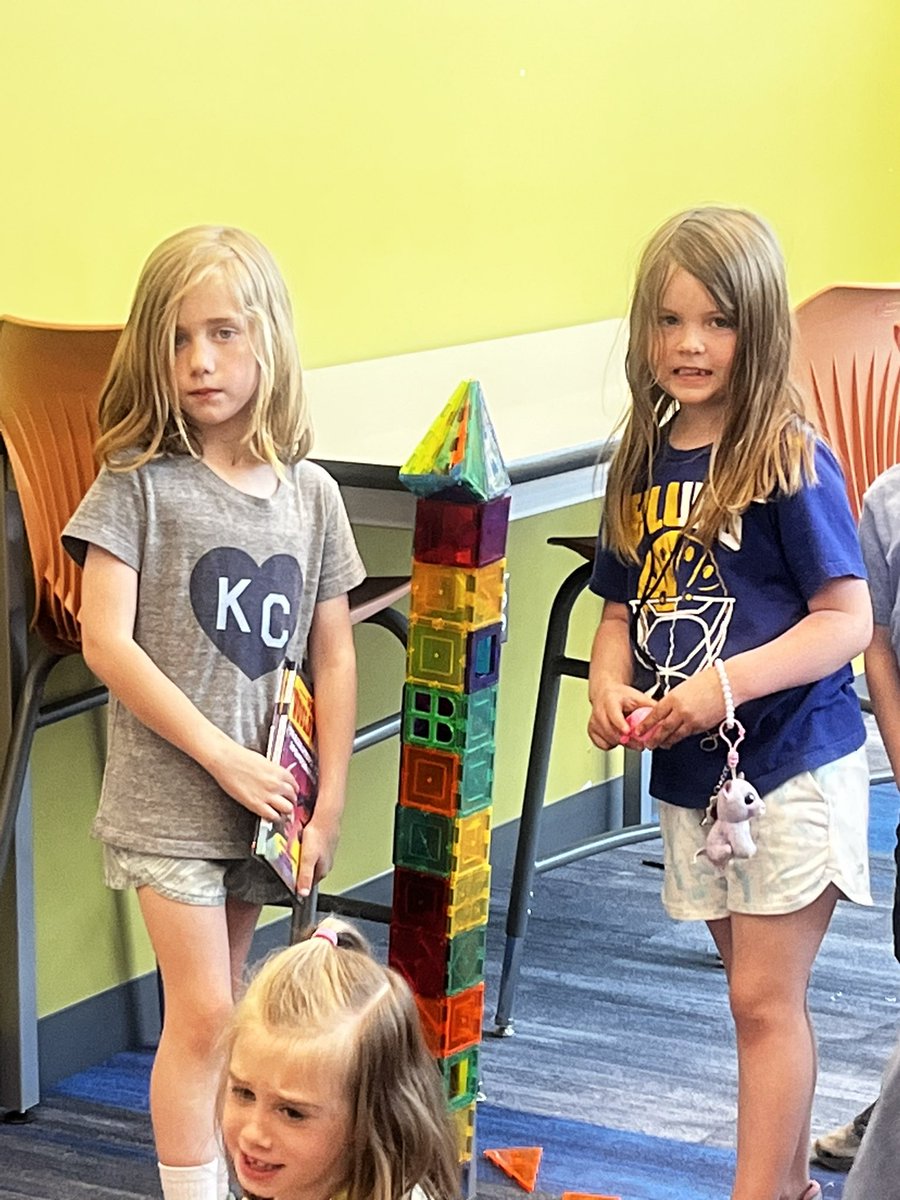 BWBulldogLMC's tweet photo. Kinder’s Humpty Dumpty wall building challenge! @BriarwoodElem @Bulldogs512 @NatalieLine https://t.co/Bw4H5fcoSg