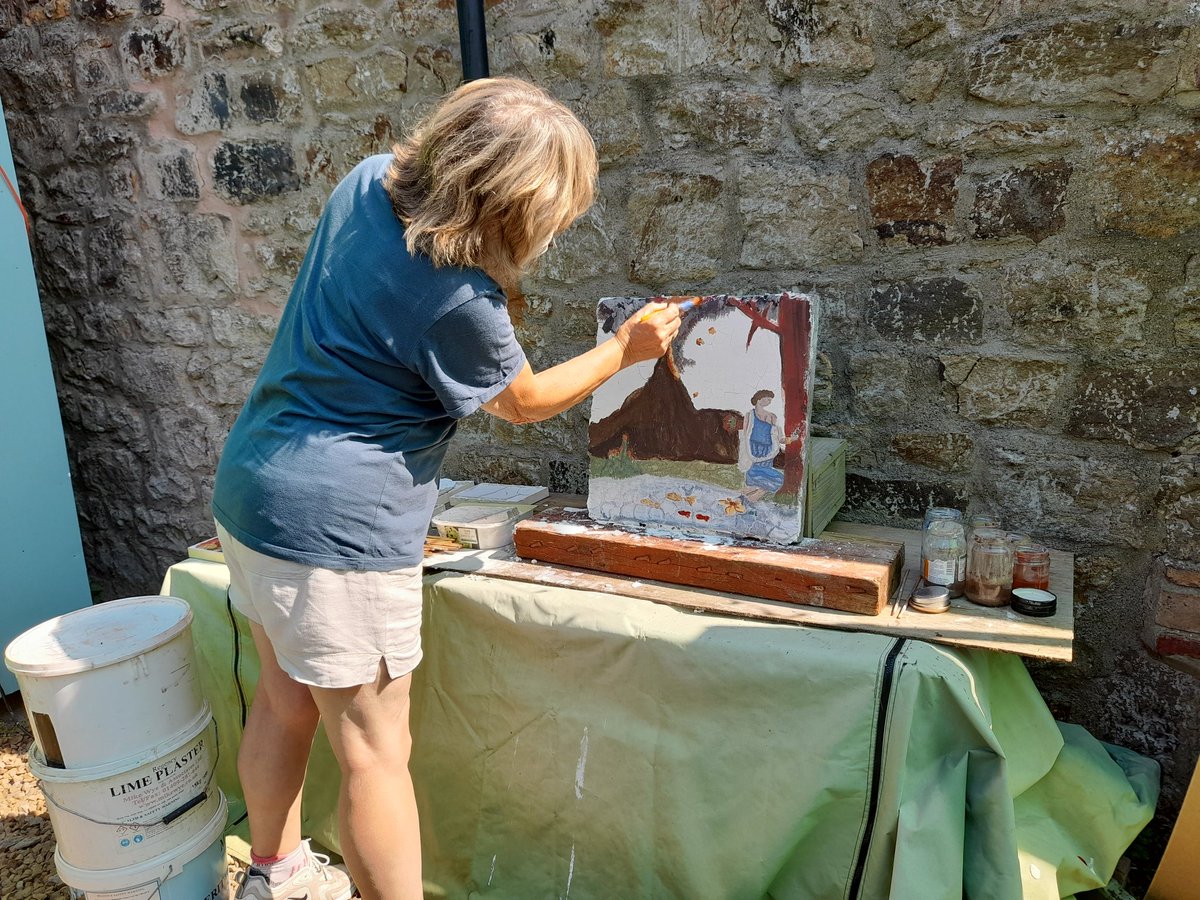 handsonlatin's tweet photo. Last summer @Vw239Verity was staying with us again teaching Latin and teaching fresco painting practically simultaneously! The weather was much hotter then, scorchio  hot!!! but it was massive fun! @Caecilius_CLC #Latin #classics #frescos https://t.co/ofpTtxjWP8