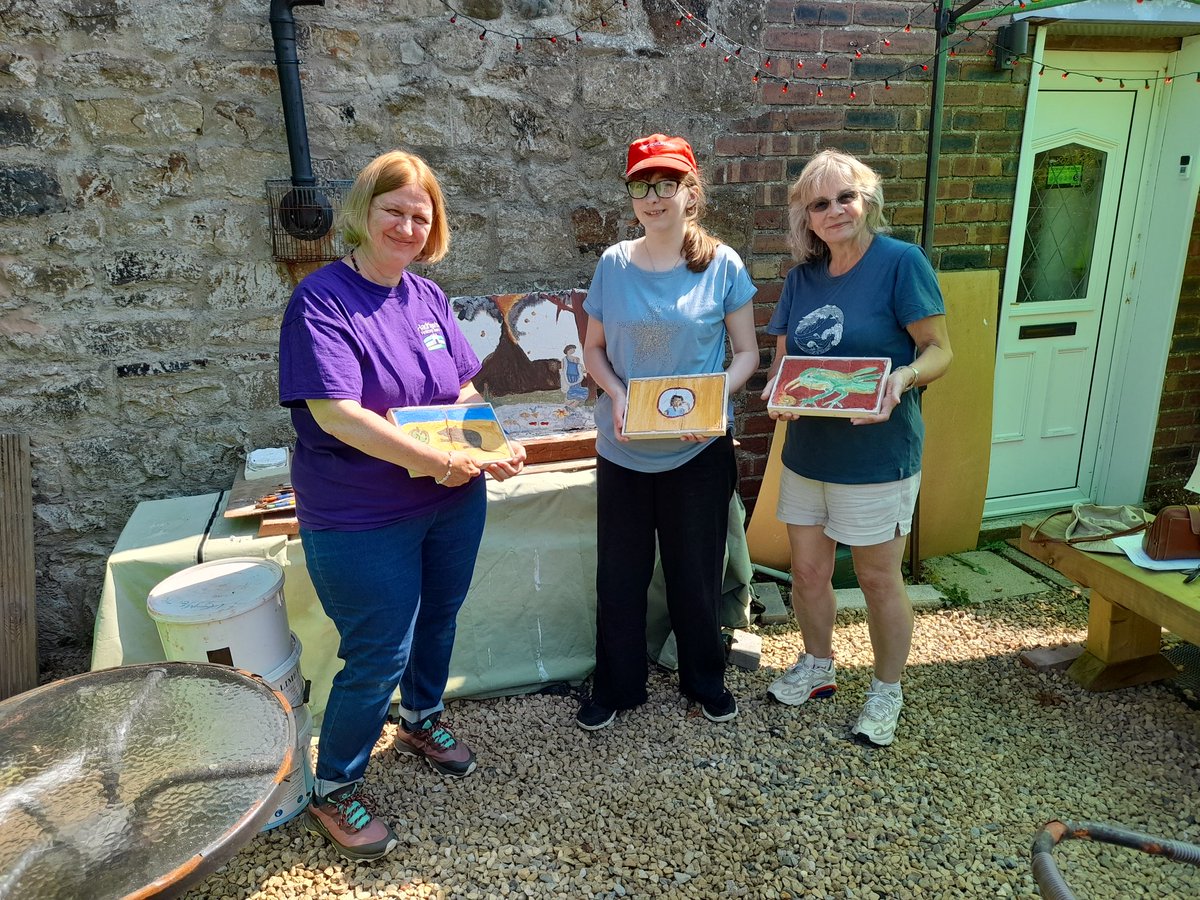Last summer <a href="/Vw239Verity/">Verity Walden</a> was staying with us again teaching Latin and teaching fresco painting practically simultaneously! The weather was much hotter then, scorchio  hot!!! but it was massive fun! <a href="/Caecilius_CLC/">CSCP</a> #Latin #classics #frescos