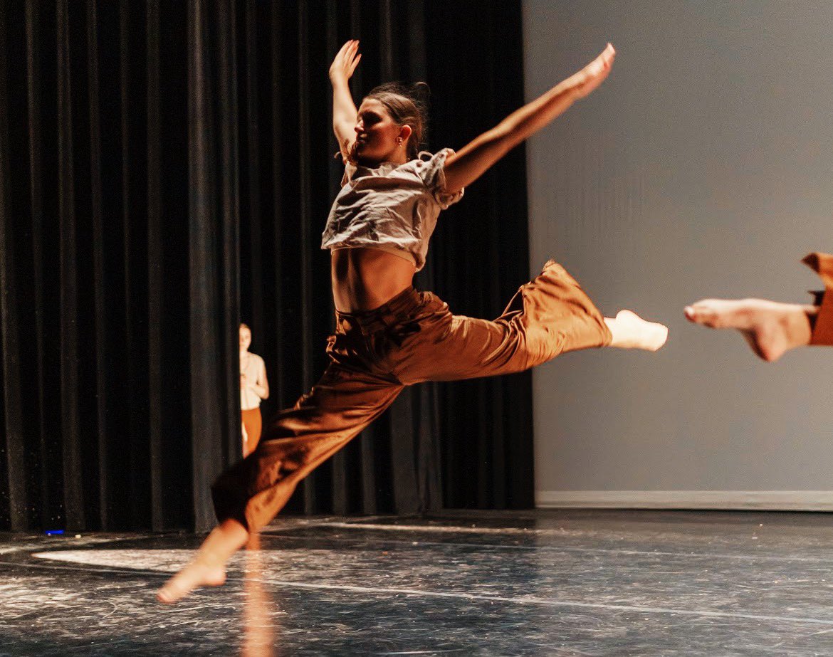 Apex Friendship Dance tweet media