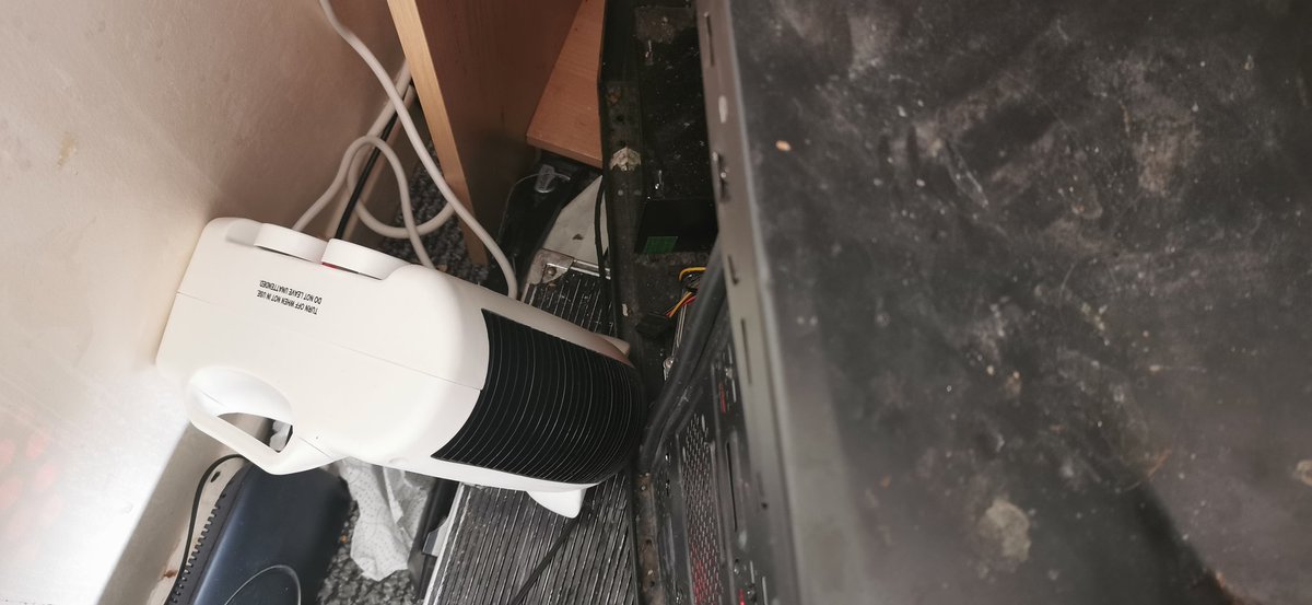 GhostOfSabotage's tweet photo. Until I get the money saved up for a new computer this is my set up to keep the hard drive and such from overheating. https://t.co/pOBTcpRK5O