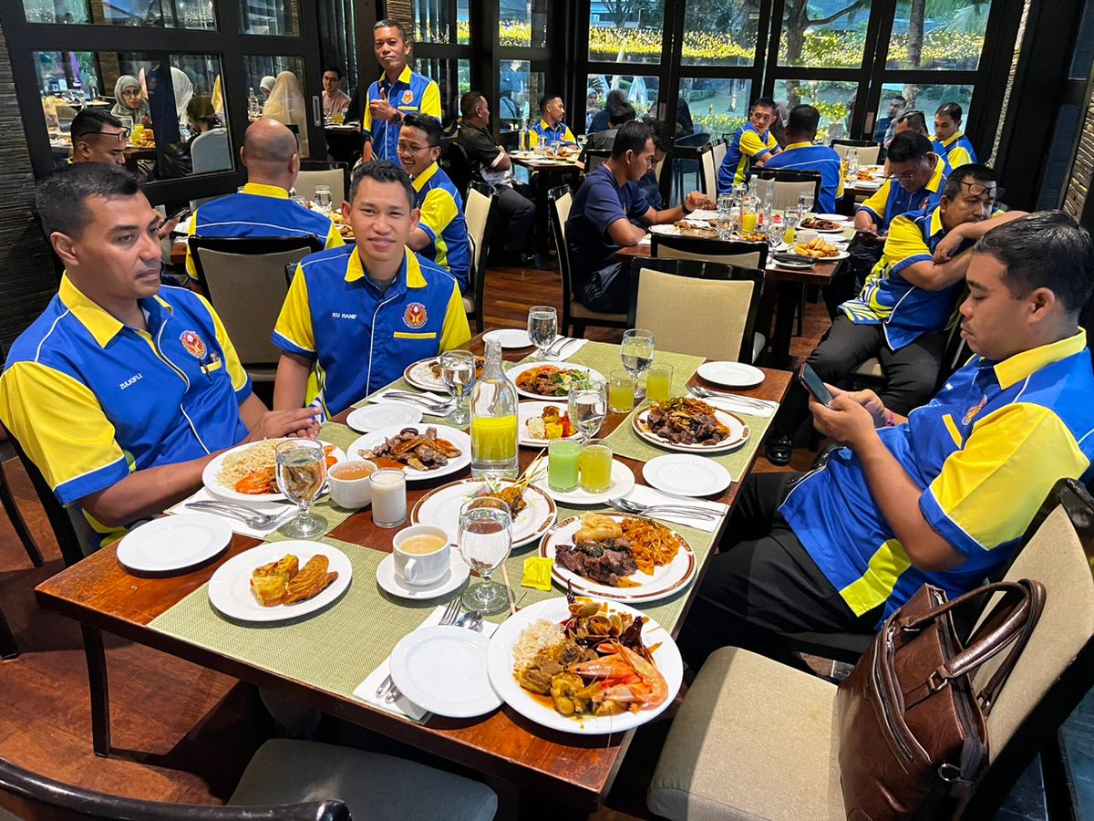KebajikanBomba's tweet photo. Turut Diadakan Iftar AJK &amp; SUP Negeri Selepas Mesyuarat Jawatankuasa dan Majlis Penyampaian Bantuan. https://t.co/vBcnlbp8pD