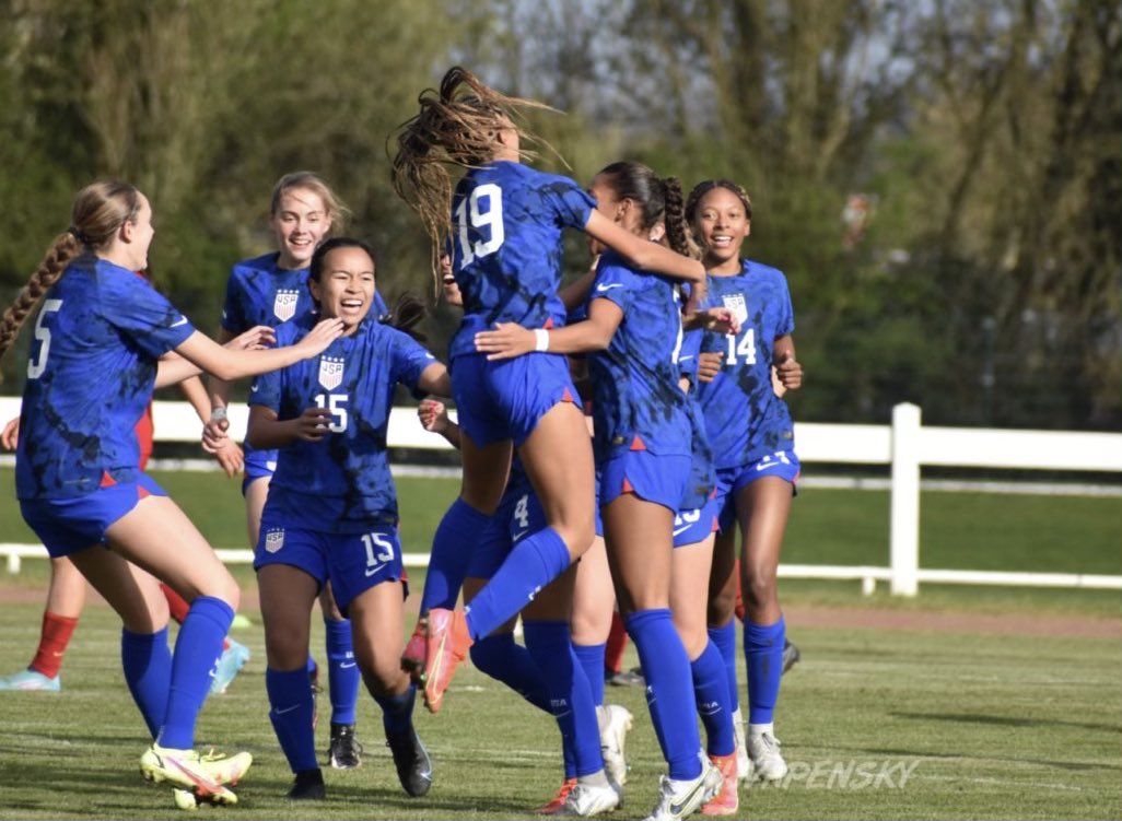 kaiaaliyahprice's tweet photo. Hugs and dubs!! Forever grateful ❤️🤍💙 #oosa @USYNT @PrepSoccer @Concorde07G https://t.co/tLd2uAHXM9