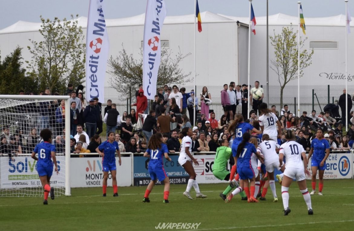 kaiaaliyahprice's tweet photo. Hugs and dubs!! Forever grateful ❤️🤍💙 #oosa @USYNT @PrepSoccer @Concorde07G https://t.co/tLd2uAHXM9