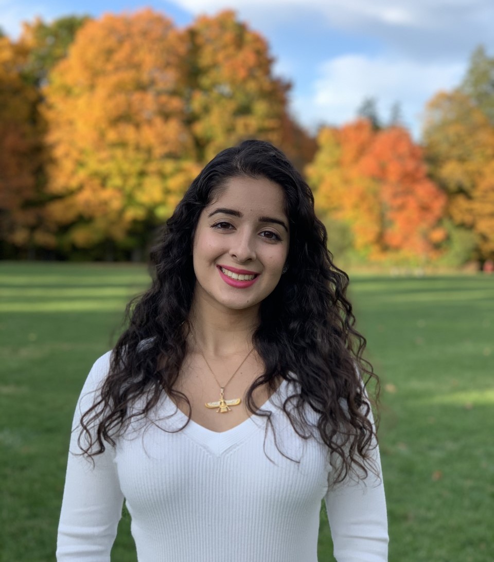 UWaterlooKHS's tweet photo. It's #ParkinsonsAwarenessMonth! Today's #KHSFeatureFriday highlights the research of #KHSGradStudent Pershia Norouzian, a neuroscience PhD student exploring the use of VR for rehabilitating individuals with PD, focusing on freezing gait. Learn about her cutting-edge work below! https://t.co/dGe0W3yFjJ
