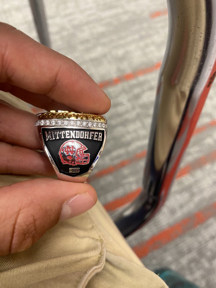 moritzmittendo2's tweet photo. Blessed to get our rings today! Thank you to all my coaches and teammates who made this possible! @AlexanderNCS_FB @BigplayST @BrettJones58 @NorthCrossFB https://t.co/CKaXhNhgeO
