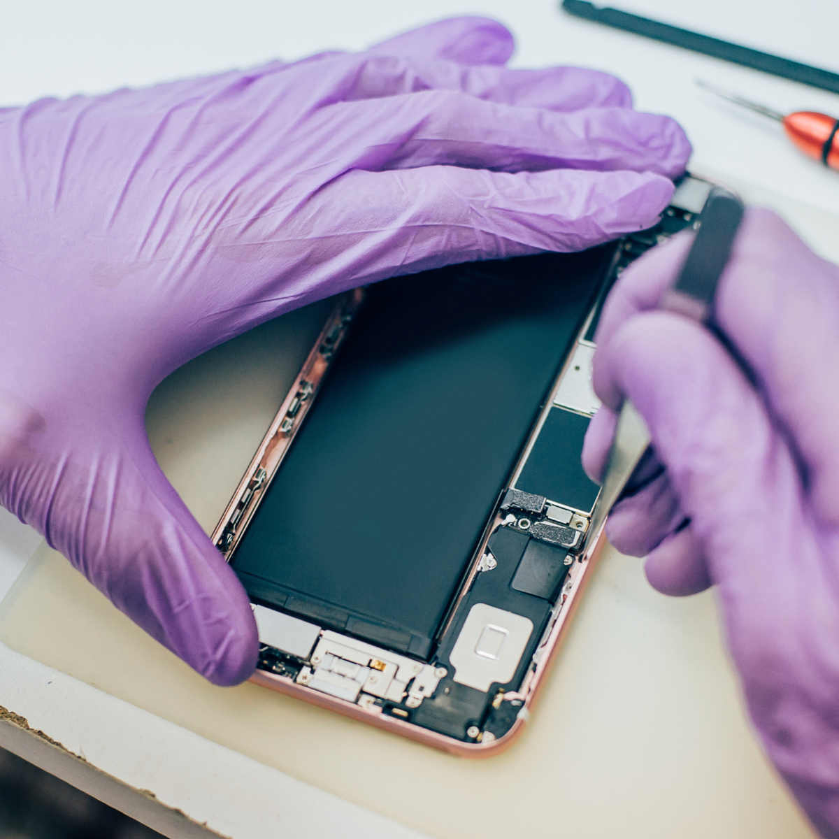 techinsightsinc's tweet image. How do single and dual-cell batteries compare? @techinsightsinc results are in! Learn how structural and morphological differences in similar batteries, one single and one dual-cell pack, affect their performance. 
👉bit.ly/43ApMA4 
#battery #dualcell #energydensity