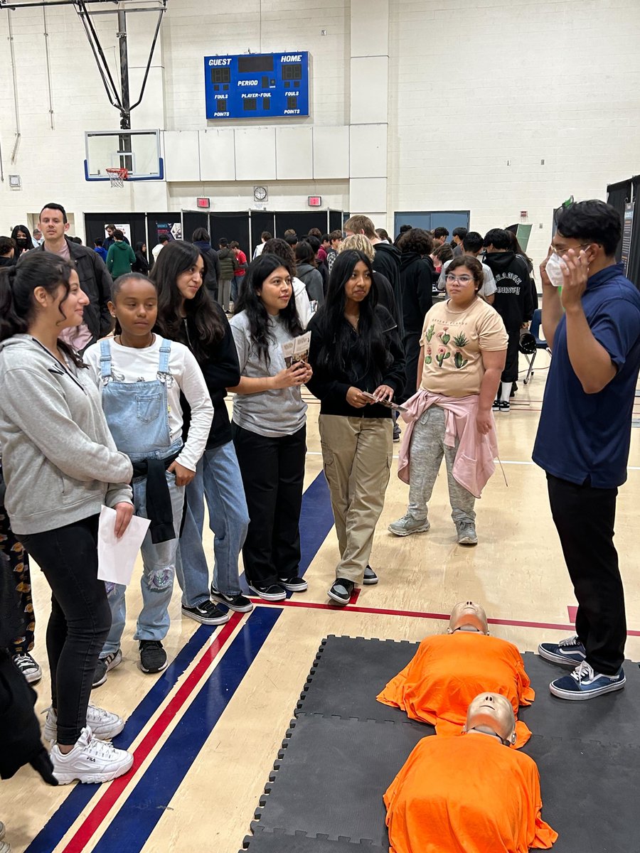 VitalLink_CA's tweet photo. Students can explore high-demand careers in the medical, automotive, digital media arts, engineering, and robotics industries firsthand during our Career Exhibit Days. With your support, we can continue to bring more of our Exhibit Days to the community!

#vitallink #CTE https://t.co/5GiDcdScaP