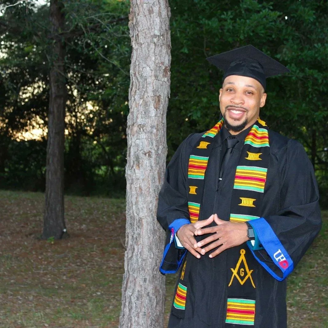 officialnosmsc's tweet image. Big Congrats to our San Antonio Chapter member Subzero on completing his 2nd degree.  Bachelor of Applied Arts and Science, Criminal Justice from the Univeristy of Houston Downtown.  Amazing job bro keep it up! #stunnasontherise #officialnosmsc #nosmsc #nos #msc