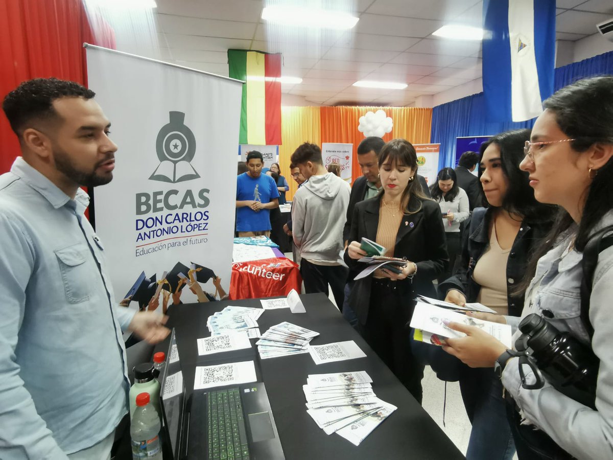 becalpy's tweet image. 👨‍🎓 Te esperamos hoy en la Feria de Movilidad Académica #MOBE 2023, organizada por la @una_py, para informarte sobre las oportunidades que te ofrece #BECAL para estudiar en el exterior o idiomas en el país 🇵🇾

📌 Aula Magna de la @fpuna,  San Lorenzo

⏰ Hasta las 17:00