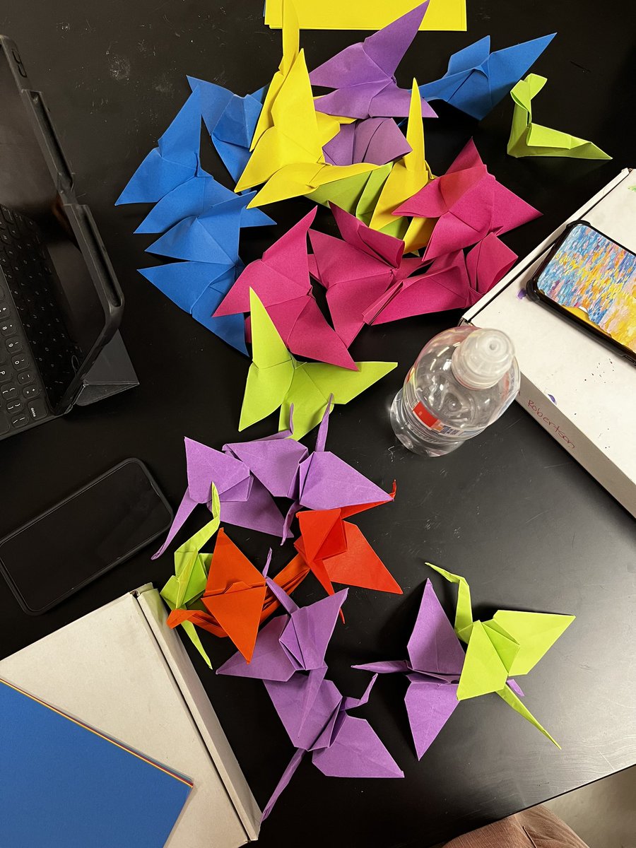 HynsonElla's tweet photo. Origami sculptures in Art 1. So excited to see how they combine them to make larger cohesive sculpture! https://t.co/7t9zGiAKxb
