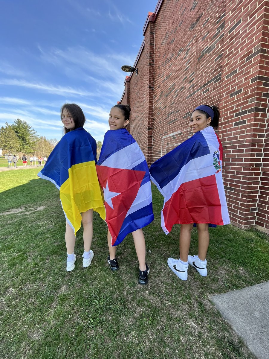 Lindsay Cesari tweet media