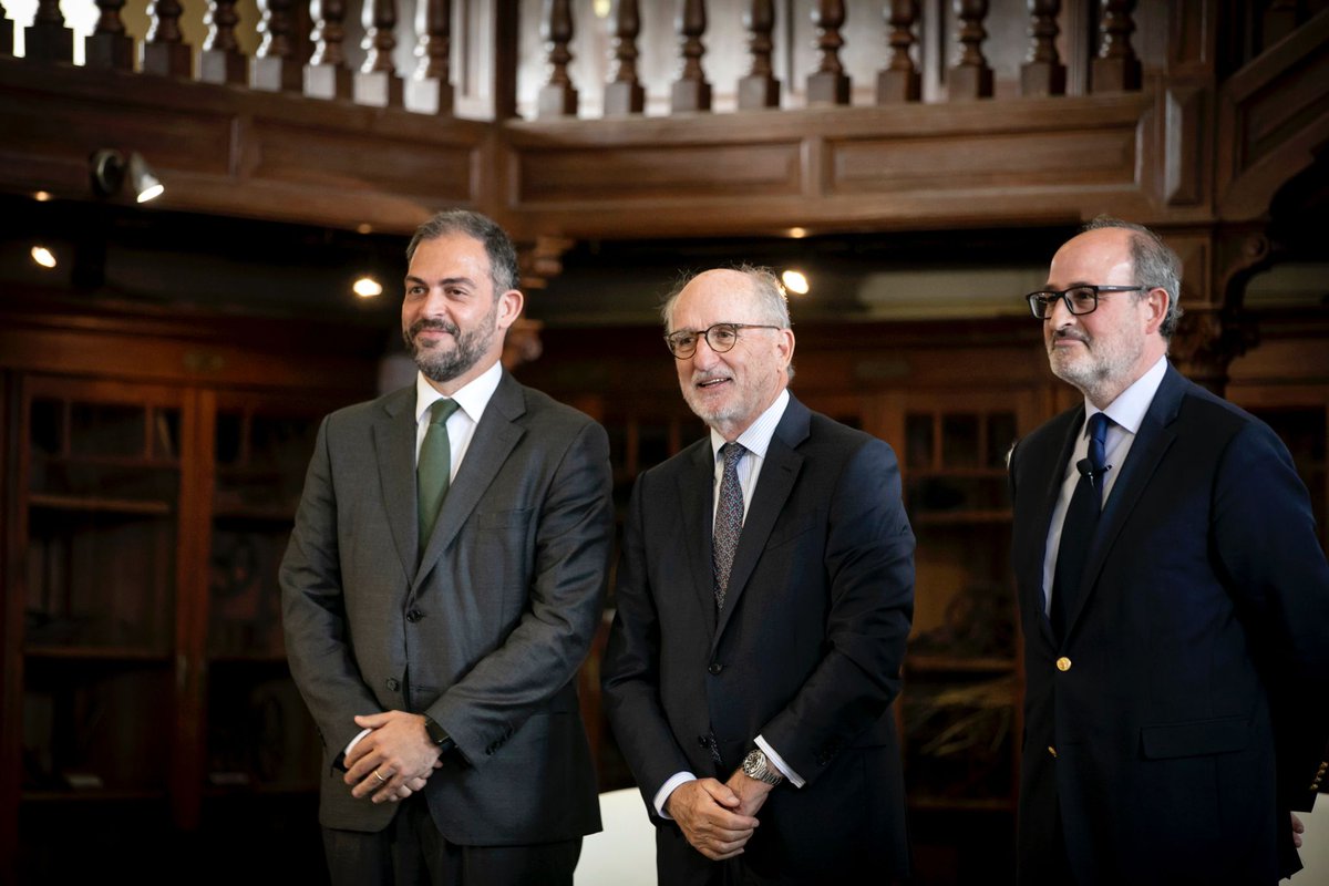 ambiente_pt's tweet photo. Hoje, no @isagronomia , em sessão presidida por @antoniocostapm , e que contou com o #MEM, António Costa Silva, e com o #SECNF, João Paulo Catarino, o #MAAC, Duarte Cordeiro, assinou um protocolo com a @FundacionRepsol para florestação até 100 mil hectares.

📷Paulo Vaz Henriques https://t.co/bu8BgAODdx
