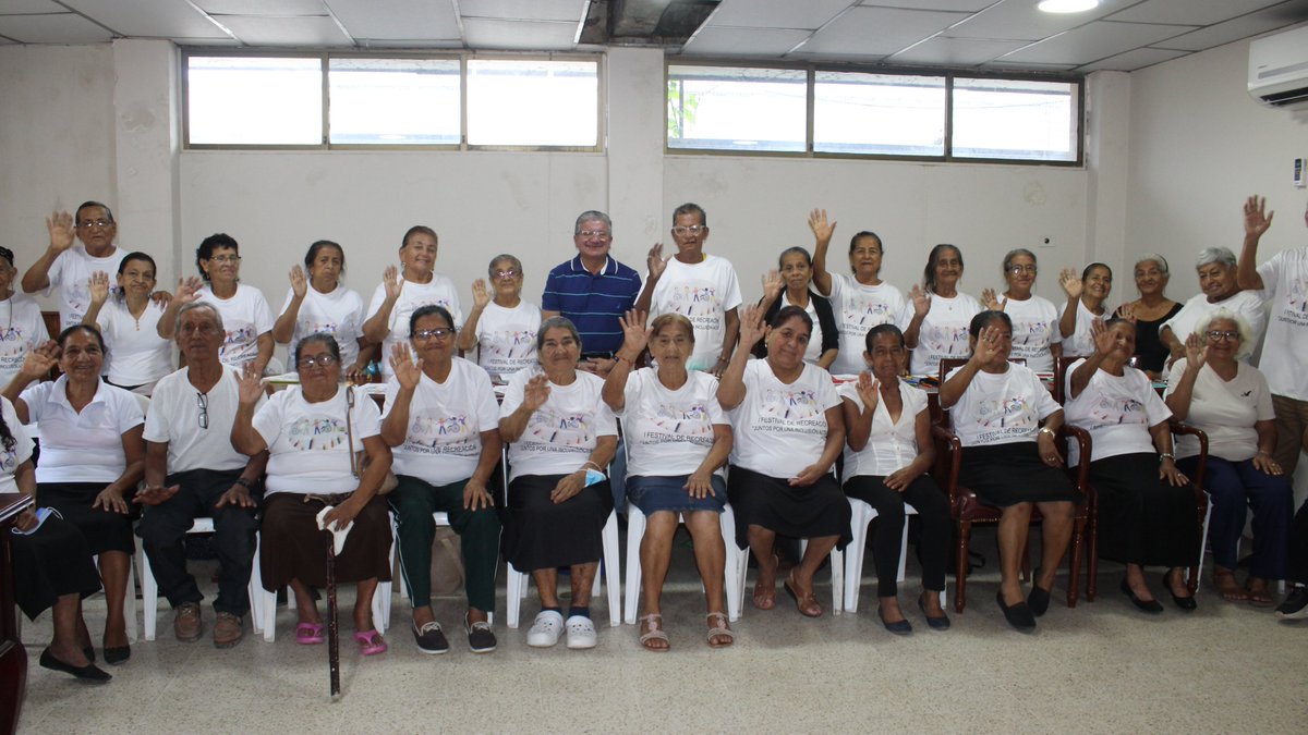 MLomense's tweet photo. #Infórmate
#GADMunicipalconvenioMIES
#AlcaldeIngElvisEspinozaEspinoza
#AtenciónalAdultoMayor
Continúa la atención de la Unidad de Adultos Mayores Sueños Dorados convenio GAD. Municipal - MIES, en donde se desarrollan acciones para promover el envejecimiento activo y saludable. https://t.co/TBjW1iQEDk