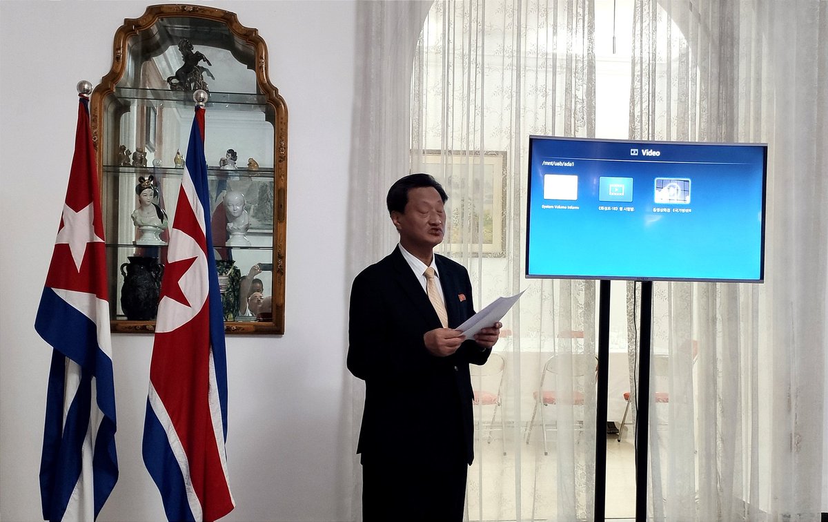 Junto a hermanos de RPD #Corea, celebrando el 111 aniversario del nacimiento del Gran Líder #KimIlSung
#CubaSolidaria #CubaAmiga
