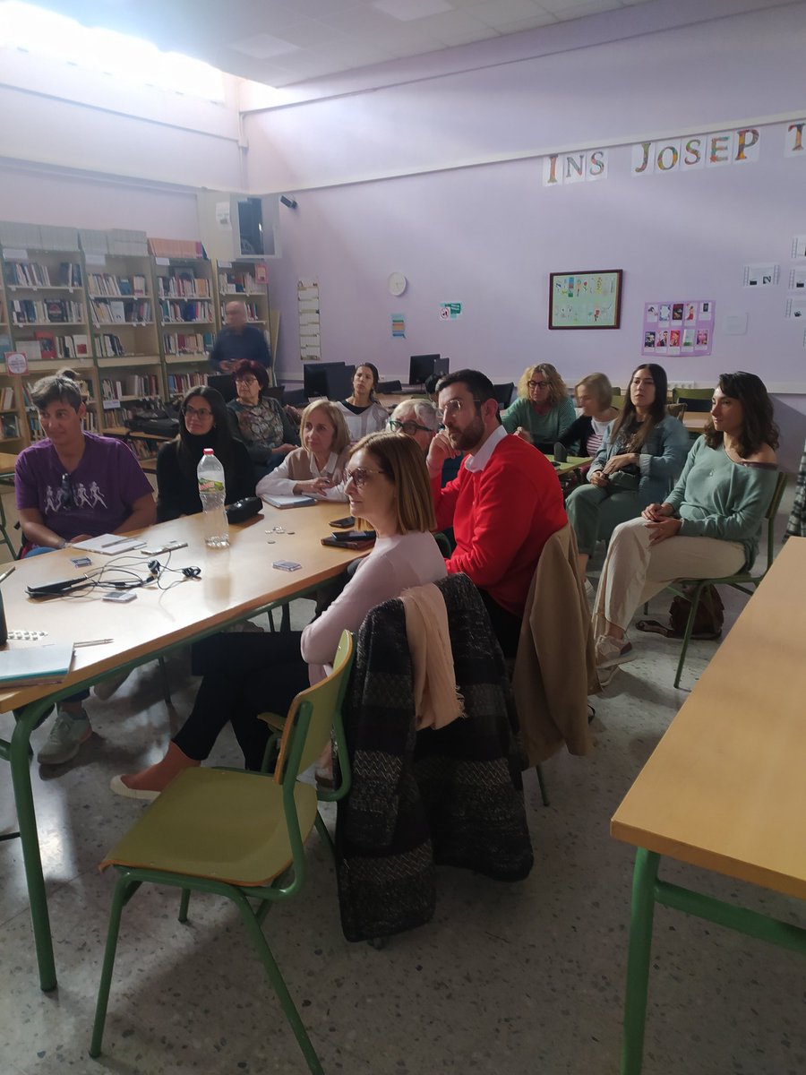 Iniciem el taller de Mercedes Oveja i Miguel Nácher sobre "solàrium nummorum".
<a href="/URVClassiques/">ICE Clàssiques URV</a>