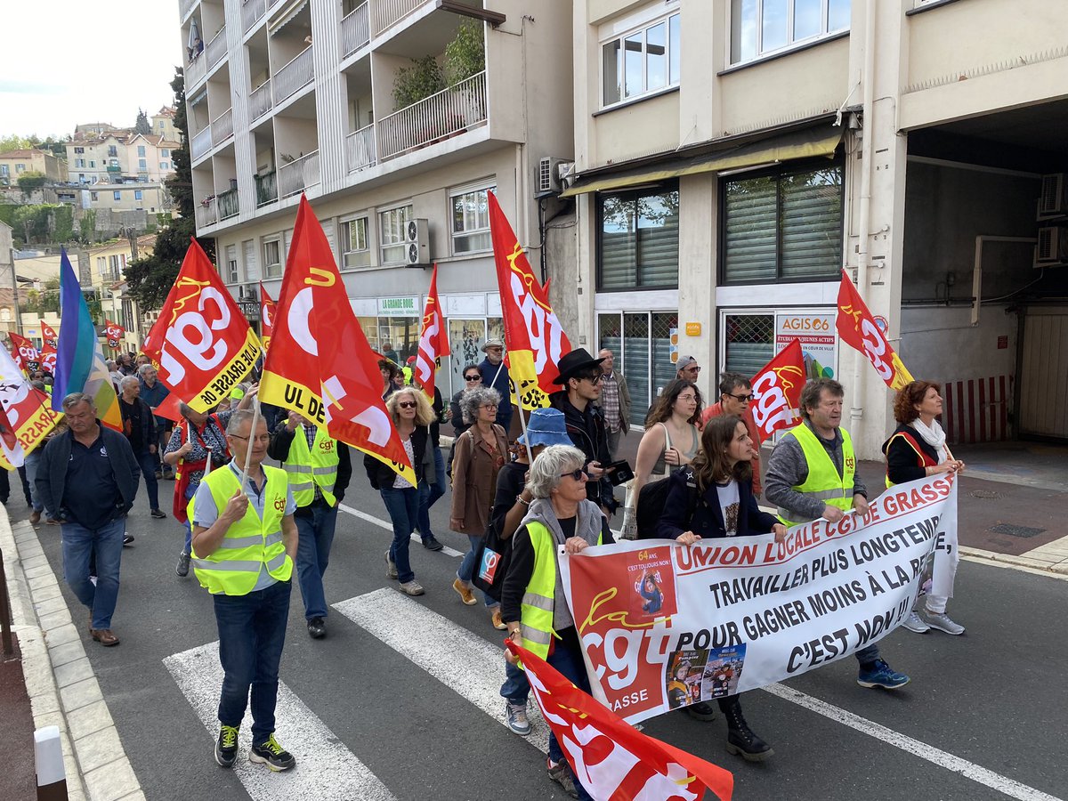 nm_grasse's tweet photo. Selon les chiffres de l’intersyndicale, 150 personnes manifestent actuellement à #Grasse #ReformeRetraites #Conseil_Constitutionnel https://t.co/BznVdyihEB