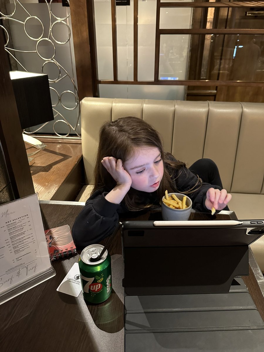 rogerwilliama's tweet photo. Hotel mode, with V https://t.co/rCjynCi4Jy
