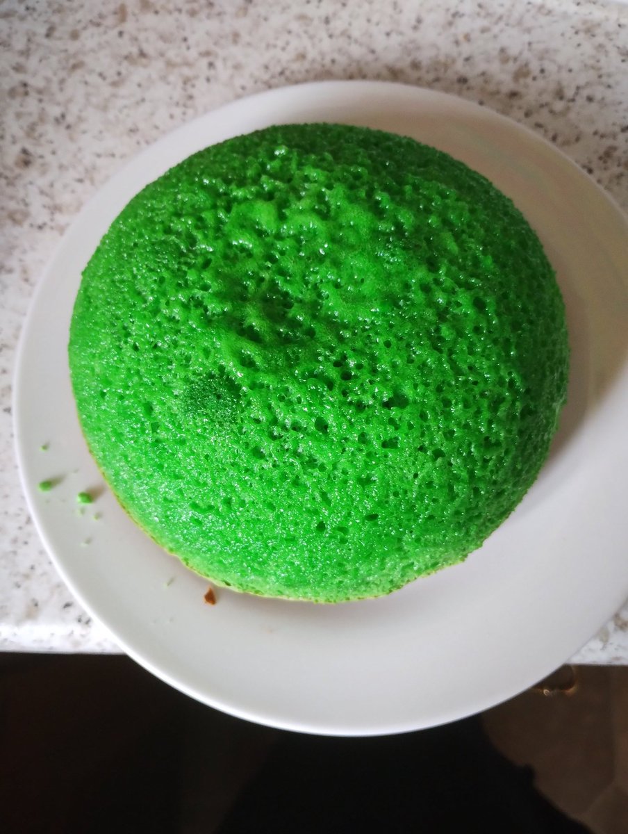 SleepwalkerY's tweet image. #Pandan cake, "baked" with the grill function, because I'm a dork.