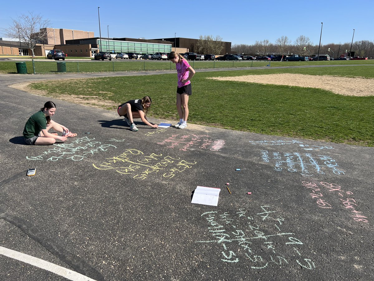 EllisBenjaminP's tweet image. Factoring quadratics in the sun. Overheard a student - “I got 4 done that I didn’t know how to do before class today.”
#OCSRocks #changeofscenery