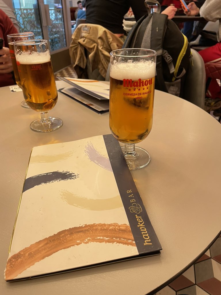 Dmooremfc23's tweet image. 2 hour flight delay so make the most of the airport beers! 🍻