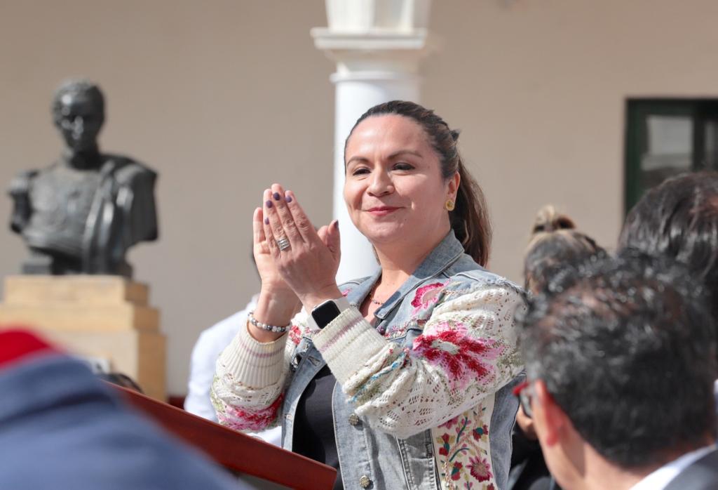 RamiroBarraganA's tweet photo. Esta es la educación que queremos para nuestros niños y niñas, la que cierra brechas digitales y logramos en equipo.

Felices por el Colegio de Boyacá que hoy recibe laboratorio de innovación y computadores.

Gracias Ministra @SandramUrrutia por pensar en su amada Boyacá. https://t.co/VomhrXyvfh