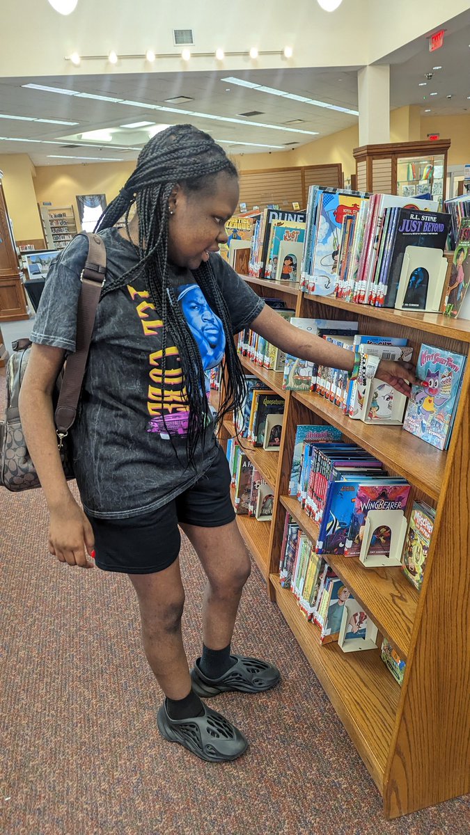 Mrs_Milton22's tweet photo. #FUNtionalFriday was to the library. The students recently updated their library cards and were responsible for bringing it today to check our their items. ππππ
#ReadingRockets
#functional #supportyourlibrary #publiclibrary #Room104 https://t.co/EKCIyqFGVS