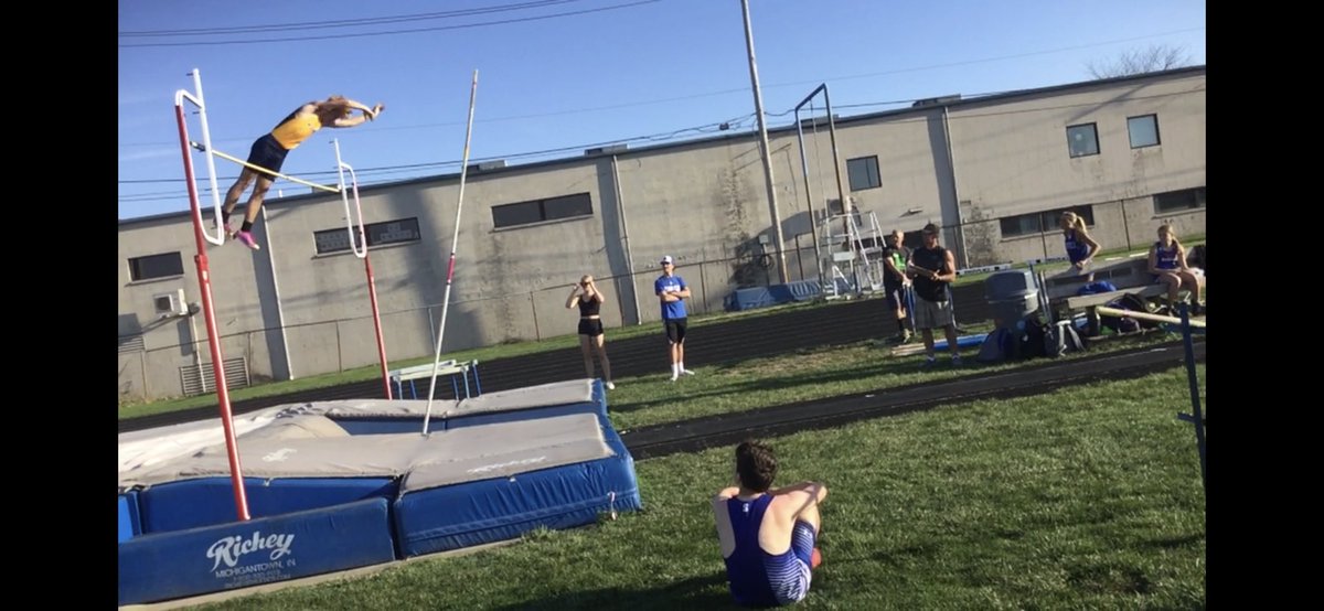 WHS_vault's tweet photo. Jump squad grabs 26 of 30 points in the Springfield Inv yesterday. @Shabazz2Alijah and @loganfrank83 both over 20’9” for the win, @bruv_die12 equals his pr with the 2nd best vault, and @GuinnJvoine has the 2nd best leap in the HJ. https://t.co/gvQuBvDeWL