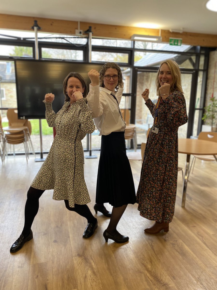 angharaddecates's tweet image. Viva done ✅ An actually really enjoyable experience with examiners @GitteKnudsen2 @DrGeoffBird. Massive thanks to the most wonderful supervisors @OxfordPERL @SusieMurphy and Phil Cowen, and all the PERL and @OxPsychiatry crew, cheering to the end. #PhDone