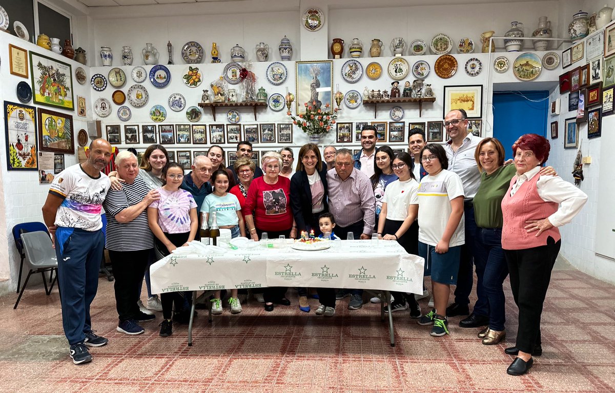 Patriciaflopez's tweet photo. 🎖️Es un honor conceder la 𝓘𝓷𝓼𝓲𝓰𝓷𝓲𝓪 𝓭𝓮 𝓞𝓻𝓸 de la Villa de Archena a @gfvsalud por sus 3️⃣5️⃣ años de fomento de la nuestra 𝐜𝐮𝐥𝐭𝐮𝐫𝐚 y 𝐭𝐫𝐚𝐝𝐢𝐜𝐢𝐨𝐧𝐞𝐬.
👏Enhorabuena👏 https://t.co/3BKcjADz9e