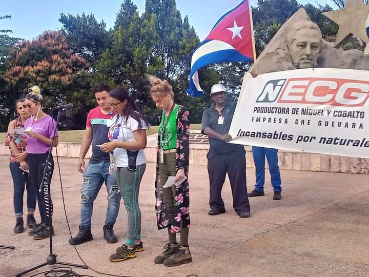 Los trabajadores de la Empresa Mecánica del Níquel ratificaron su apoyo a la #Revolución y su compromiso de desfilar por #Cuba el próximo #1roDeMayo #ALaPatriaManosYCorazón <a href="/telecristaltv/">telecristal</a> <a href="/PresidenciaCuba/">Presidencia Cuba 🇨🇺</a>
