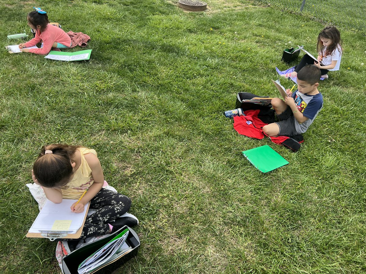 Some Friday afternoon outdoor writing for these awesome jaguars! ✏️🖤💛
